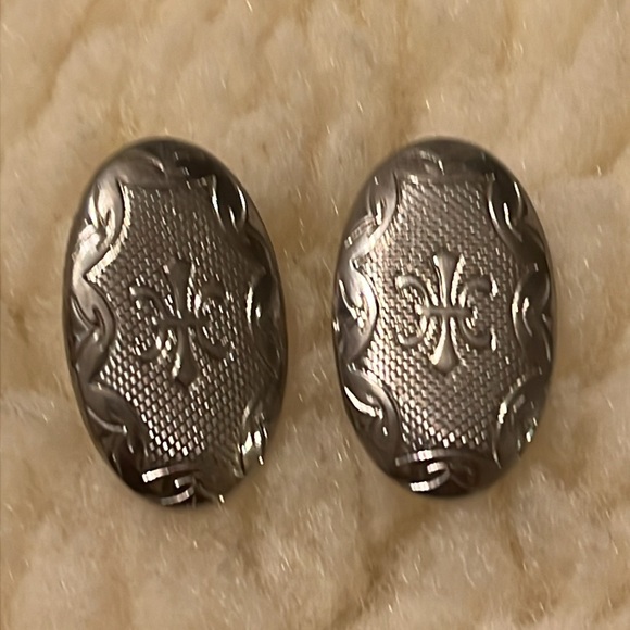 Silver Design Metal Pierce Earrings - Picture 13 of 16